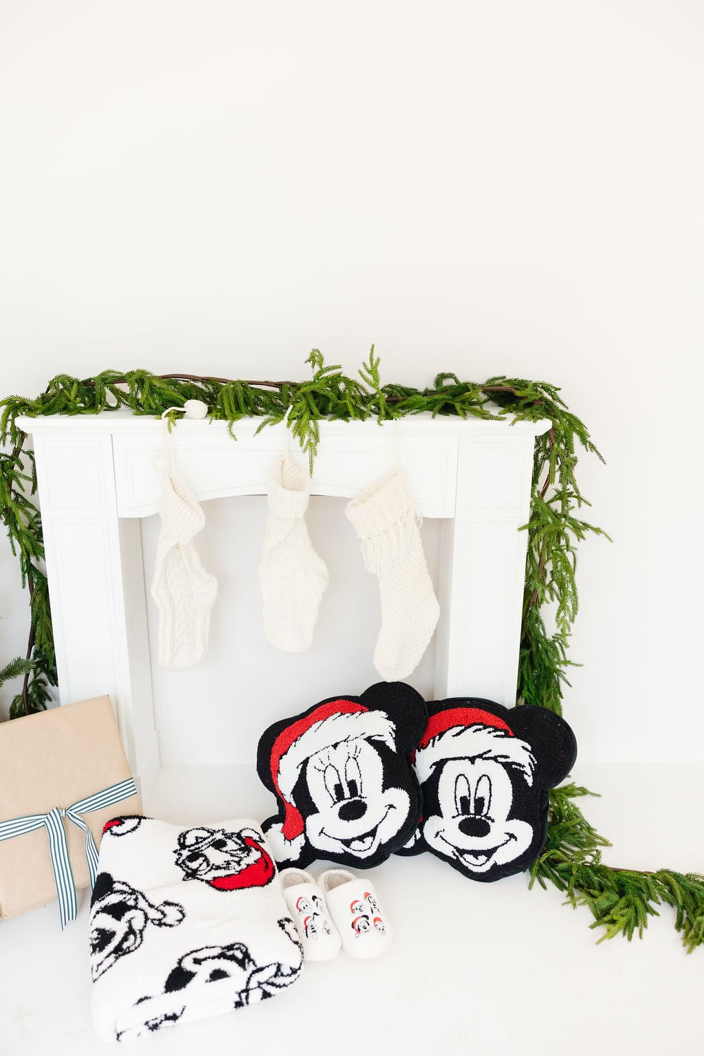 Holiday Mouse Hooked Pillow